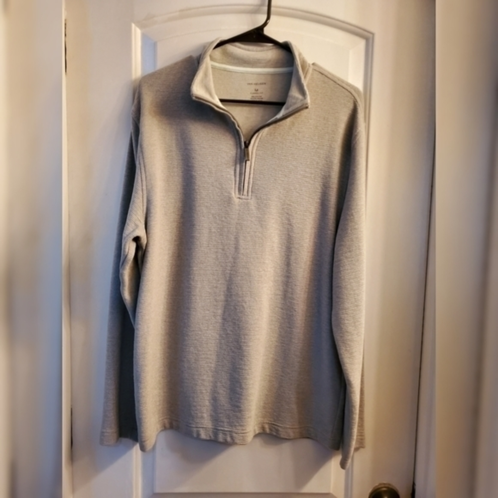 Men's grey Van Heusen Quarter Zip pullover Medium New without tags Classic fit